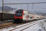 IC 2000 Steuerwagen Bt 50 85 26-94 939-3 durchfährt am 12.12.2022 den Bahnhof Gelterkinden.