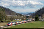 IC 2000 als IC Bern - Basel SBB am 4. März 2017 bei Trimbach kurz vor dem alten Hauensteintunnel.<br>
Die Hauenstein-Basislinie ist an den Wochenenden vom 25./26. Februar und 4./5. März 2017 wegen Bauarbeiten gesperrt und die IC Basel - Interlaken, Basel - Brig sowie einige Güterzüge werden über die alte Hauensteinstrecke umgeleitet. Die Regionalzüge werden durch Busse ersetzt um auf der einspurigen Strecke genügend Kapazität zu schaffen.