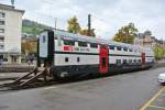 Der B 50 85 26-94 133-3 steht abgestellt hinter dem Bahnhof St.