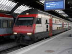 SBB - Steuerwagen Bt 50 85 26-94 924-5 an der Spitze eines IR nach Luzern im HB Zürich am 28.01.2018