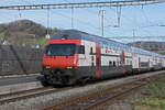 IC 2000 Steuerwagen Bt 50 85 26-94 913-8 durchfährt am 13.03.2023 den Bahnhof Gelterkinden.