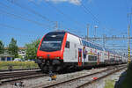 IC 2000 Steuerwagen Bt 50 85 26-94 917-9 durchfährt den Bahnhof Pratteln.