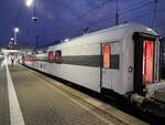 Der railadventure LUXON DomeCar CH-RADVE 61 85 89-90 003-3 SRmz, am 30.07.2021 in Mnchen Hbf.