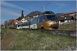 Bei Plachamp ist ein MOB Kurz-Panoramique Express (Covid 19) auf der Fahrt von Zweisimmen nach Montreux.