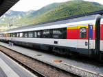 SBB - RIC Personenwagen 1 Kl. Apm 61 85 10-90215-7 im Bahnhof Chur am 20.09.2017