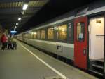 IC 79694 von Mnchen Hbf nach Stuttgart Hbf mit SBB,DB und ein DB Nachtzugwagen.Am 30.12.08 beim Halt in Augsburg Hbf