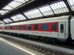 DB / SBB / City Night Line - Speisewagen in den DB Farben aber Schweizer Wagenzulassung WRm 61 85 88-94 602-9 im Hauptbahnhof Zrich am 26.08.2011