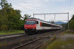 IC Steuerwagen Bt 50 85 28-94 988-8 durchfährt den Bahnhof Hornussen.