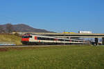 IC Steuerwagen Bt 50 85 28-94 923-5 fährt Richtung Bahnhof Itingen.