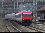 SBB - Steuerwagen Bt  50 85 28-94 934-2 an der Spitze eines IR bei der durchfahrt im Bhf.