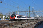 IC Steuerwagen Bt 50 85 28-94 936-7 durchfährt den Bahnhof Pratteln.