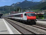 SBB - Steuerwagen Bt 50 85 28-94 951-6 an der Spitze eines Zuges nach Brig im Bhf.