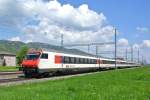 Bt EWIV 50 85 28-94 927-6 am IR 2122 bei Durchfahrt in Oberbuchsiten, 23.04.2014.