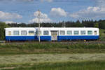 N-BAHN-CLUB-BUSSWIL/NBCB.
Der ehemalige SBB-Personenwagen mit Mitteleinstieg als Clublokal vom NBCB macht mit seinem neuen blauen Anstrich eine sehr gute Figur.
Verewigt wurde er in Busswil neben den SBB Streckengeleisen am 19. Mai 2020.
Foto: Walter Ruetsch 