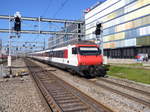 SBB - IR mit dem Steuerwagen Bt 50 85  28-94 958-1 an der Spitze bei der durchfahrt der Haltestelle Bern Wankdorf am 29.04.2017