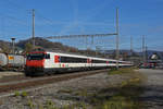 IC Steuerwagen Bt 50 85 28-94 926-8 durchfährt den Bahnhof Gelterkinden.