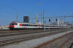 IC Steuerwagen Bt 50 85 28-94 988-8 durchfährt den Bahnhof Pratteln.