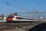 IC Steuerwagen Bt 50 85 28-94 932-6 durchfährt den Bahnhof Pratteln.