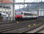 SBB - Steuerwagen Bt 50 85 28-94 963-1 unterwegs im Bhf.