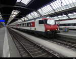 SBB - Steuerwagen Bt 50 85 28-94 964-9 an der Spitze eines IR im HB Zürich am 29.03.2024