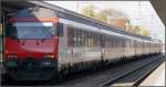 IR 774 beim Halt in Landquart. Es ist der einzige IR ab Chur direkt nach Bern via Langenthal-Burgdorf. (01.11.2007)