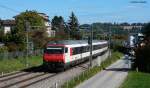 IR 2524 (Luzern-Geneve-Aeroport) mit Schublok Re 460 079-7 bei Fribourg 2.10.10