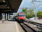 SBB - An der Spitze eines IR ein Steuerwagen bei der einfahrt in den Bahnhof von Landquart am 22.04.2011