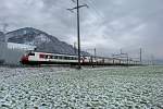 Ein Ic Bt-Steuerwagen führt den Re von Zürich HB nach Chur,eine Re 460 schiebt nach.Bild Bilten 20.1.2015 