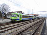 BLS - Steuerwagen ABt 50 85 80-35 963-8 an der Spitze eines Regio nach Bern im Bahnhof von Kerzers am 28.01.2018