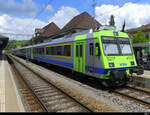 BLS - Regio nach Thun ( via Burgdorf - Bern - Belp) am Schluss der Steuerwagen ABt  50 85 80-35 974-5 im Bhf.