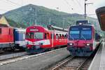 Der RBDe 566 I 222 des VPM und ein Domino ABt der SBB am 16.7.23 im Bahnhof Balsthal.