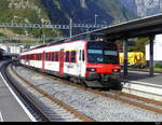 SBB - Regio nach Brig an der Spitze der Steuerwagen ABt 50 85 39-43 944-0 im Bhf. Martigny am 29.10.2023