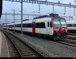 SBB - Steuerwagen ABt  50 85 39-43 827-7 im Bhf. Biel am 29.03.2024