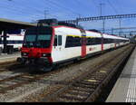 SBB - DOMINO Pendelzug mit dem Steuerwagen ABt 50 85 39-43 857 ( Steuerwage mit Wappen) abgestellt im Bhf. Biel am 06.04.2024