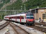 SBB - Einfahrender Regio im Bahnhof Brig an der Spitze der Steuerwagen ABt 50 85 39-43 945-7 am 19.07.2015