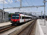 SBB - Drei Dreiteilige Domino Pendelzüge an der Spitze der Steuerwagen ABt 50 85 39-43 838-4 im Bahnhof Genf am 03.06.2017
