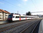 SBB - Steuerwagen ABt 50 85 39-43 807-9 am Schluss eines Regio nach Lausanne im Bahnhof Kerzers am 13.01.2018