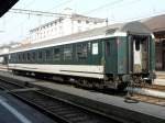 SBB - 2 Kl. Personenwagen Bpm 51 85 21-70 395-0 im Bahnhof von Chiasso am 23.02.2008