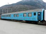 SBB - Bahnrztlicher Dienst der Bahn unterwegs mit dem Diesnstwagen X 60 85 99-70 302-2 im Bahnhofsareal von Brig am 08.04.2009