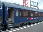 Die neuen, hauptrevidierten Liegewagen der SBB
Bcm 61 85 50-90 102-8
am 05.07.2004 im Zrich HB. Der Zug kam als EN Roma aus Italien.
Hier der Einstiegsbereich