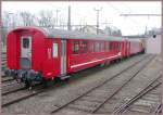 B 10 Und B 11 die zwei moderneren 4-achser der RHB in Rorschach Bergstation. (15.01.2007)