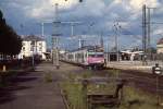 Ein RBDe 566 der Mittel-Thurgau-Bahn verlässt im Juni 1999 den Bahnhof Singen in Richtung Engen