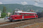 Sonntag den 21.05.2023 um 10:51 Uhr in Balsthal. Die OeBB (Oensingen – Balsthal Bahn) hat heute ihren Historic Tag welcher im Zusammenhang „KULTURTAG THAL“ durchgeführt wird. Hervorgehoben wurde der frisch revidierte und neu lackierte Rote Pfeil der OeBB. Angaben zum Fahrzeug (Roter Pfeil); Bezeichnung heute: RCe 2/4 607. Achsfolge: 2’ Bo’ (ein Laufdrehgestell und ein Antriebsdrehgestell mit zwei Motoren). Baujahr: 1937. Fabriknummer: 3634 SLM/BBC. Inbetriebsetzung: 25.01.1938. Betriebsnummern über die Lebzeit: 207 bei Auslieferung, 607 ab 1947, 1007 ab 1956, 202 beim Verkauf an die OeBB im Januar 1974., 607 (94 85 7 591 007-0) ab 2023. Bezeichnung über die Lebzeit: Re 2/4 bei Auslieferung, RCe 2/4 ab 1947, RBe 2/4 ab 1956, RCe 2/4 ab 2023. Farbe: Purpurrot wie in den 1950er Jahren. Koordinaten GMS (Grad, Minuten, Sekunden): N 47° 18’ 45.2’’ O 7° 41’ 37.8’’