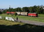 OeBB: Gemischter OeBB Güterzug mit der Re 4/4 I 10009 in Richtung Klus bei Balsthal unterwegs am 10.