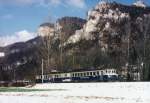 OeBB: Regionalzug Balsthal-Oensingen mit dem ABDe 4/8 244, 1945 (ehemals BLS) kurz vor Oensingen im Dezember 2000.