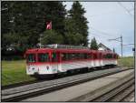 Ein Zug der Rigi Bahnen fhrt auf dem Weg von der Rigi Kulm nach Vitznau in die Station Rigi-Staffel ein. (22.07.2009) 