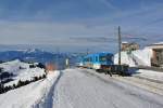 Pendel mit Triebwagen 12 bei Einfahrt in Rigi Kulm, 29.01.2014.