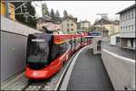 Nach anfänglichen Schwierigkeiten bei der Radabnützung verkehren die Tango Triebzüge der AB wieder zwischen St.Gallen und Appenzell. Am oberen Ende des neuen Ruckhaldetunnels ohne Zahnstange, aber bis zu 8 % steil, befindet sich die neue Haltestelle Riethüsli. (15.11.2018)