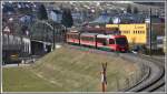 S11 2111 aus St.Gallen erreicht den Kantonshauptort. Die Sitterbrcke gehrt zu Appenzell, wie auch die Schnappsbrennerei Appenzeller Alpenbitter. (13.03.2012)