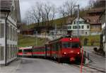 Eine Garnitur der Appenzeller Bahnen (verkehrend von St.Gallen nach Appenzell) bei der Ortsdurchfahrt Zweibrücken.